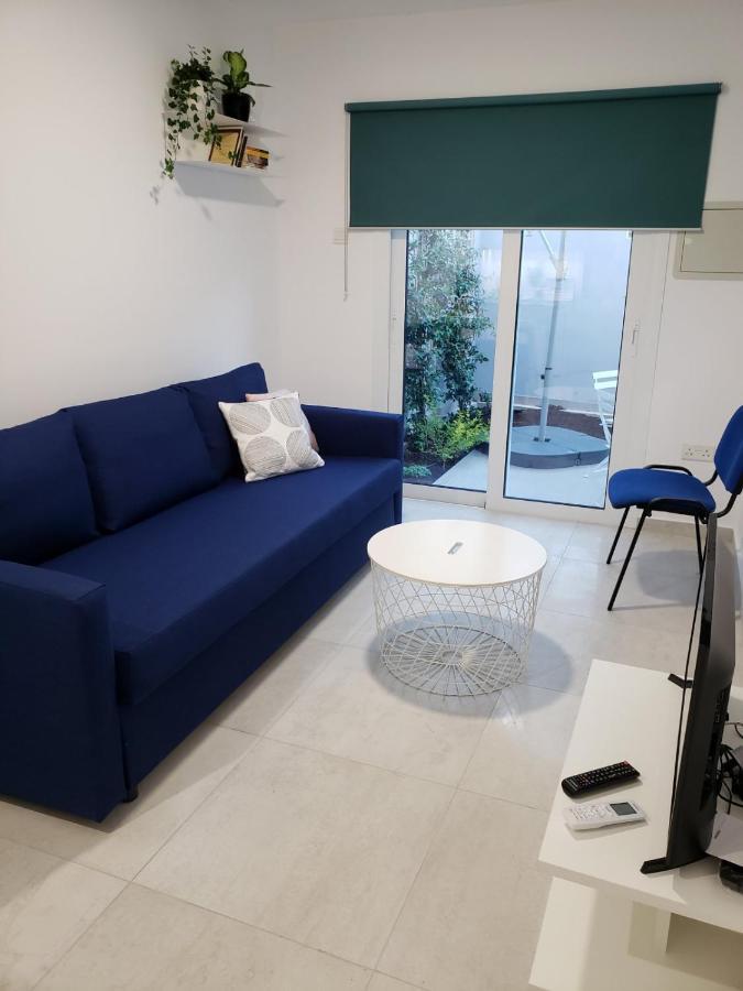 Modern & Cozy Studio W/ Backyard Near City Center Limasol Buitenkant foto