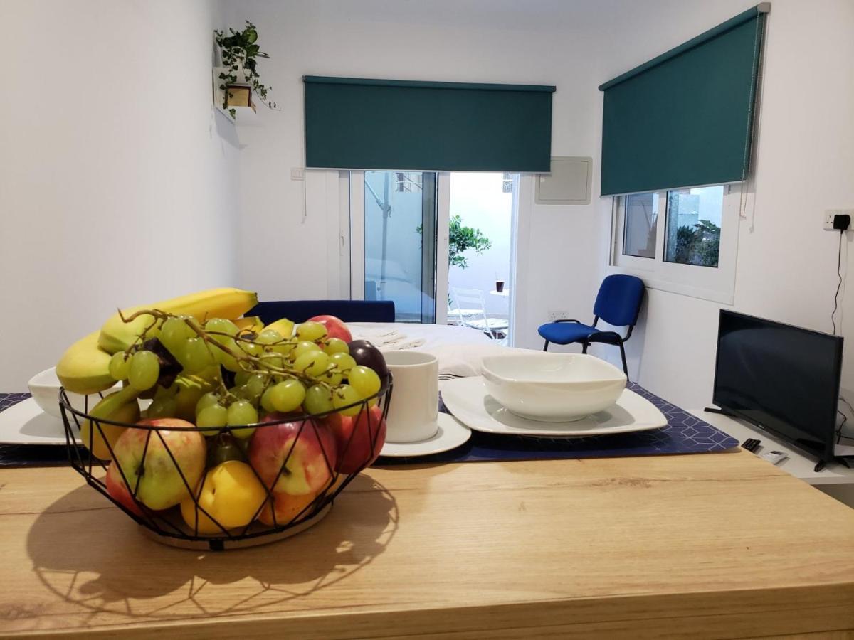 Modern & Cozy Studio W/ Backyard Near City Center Limasol Buitenkant foto