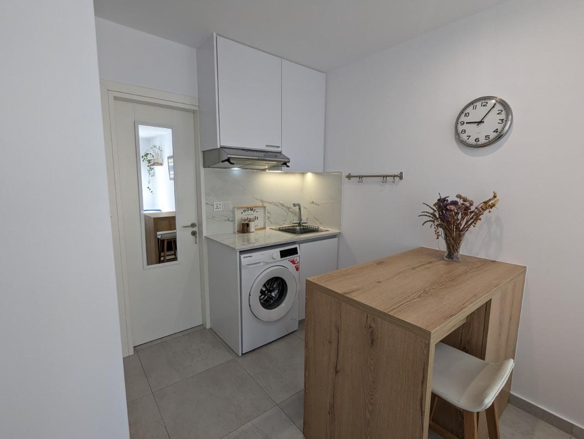 Modern & Cozy Studio W/ Backyard Near City Center Limasol Buitenkant foto